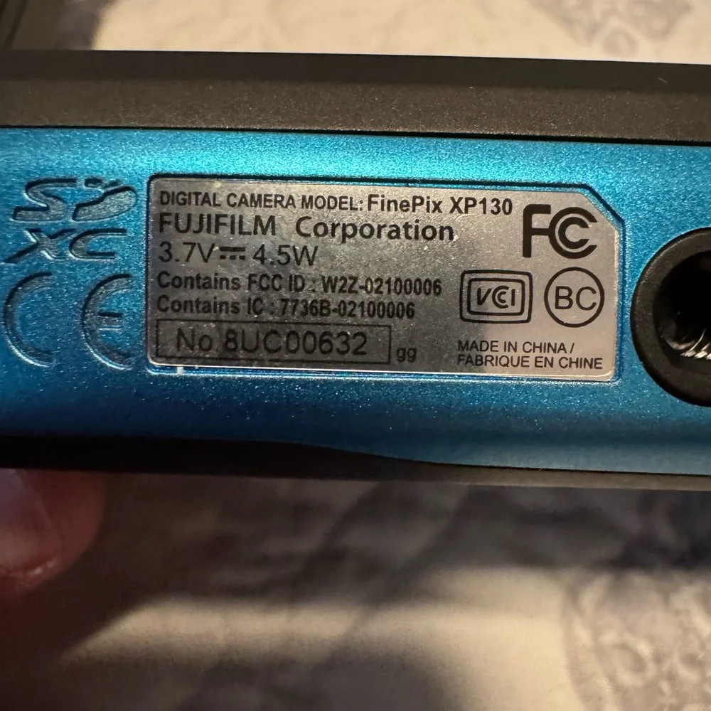 Fujifilm Waterproof 16MP 8x optical zoom with extra battery and wall charger - Picture 7 of 7